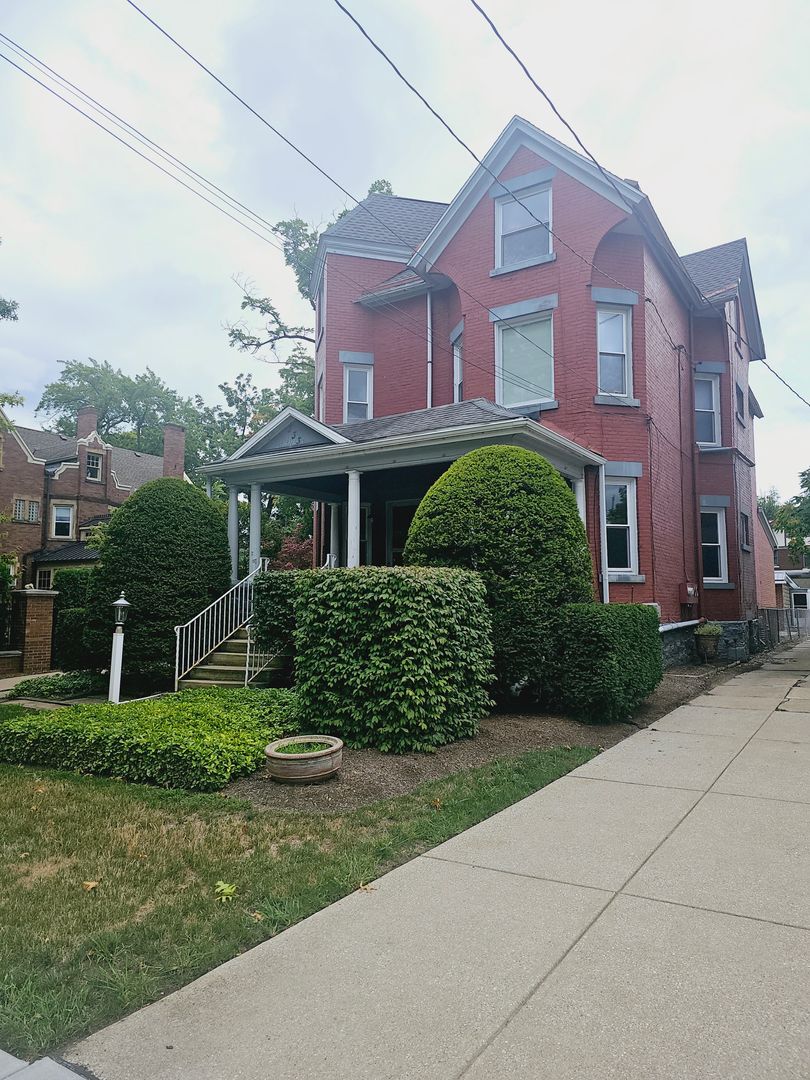 Erie Apartment: 333 West 6th Street