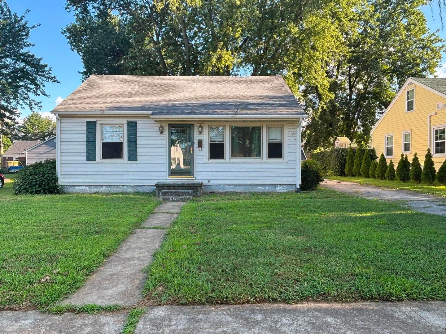 Owensboro House: 2100 Sunset Dr.