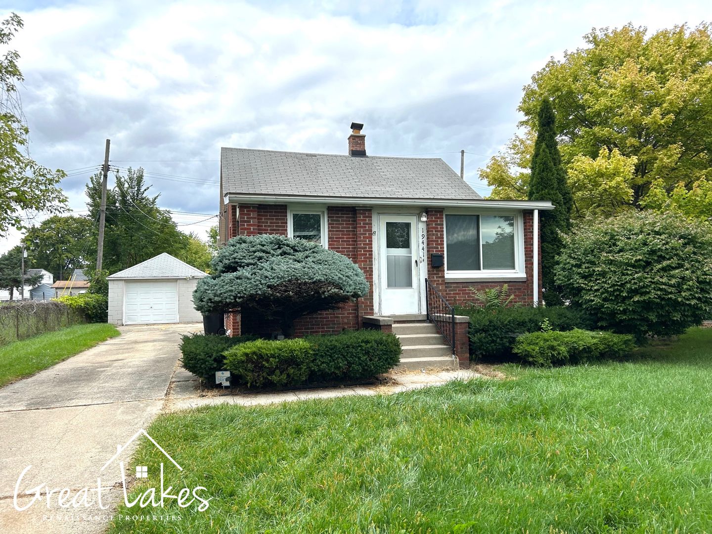 Roseville House: 19441 Eastland St