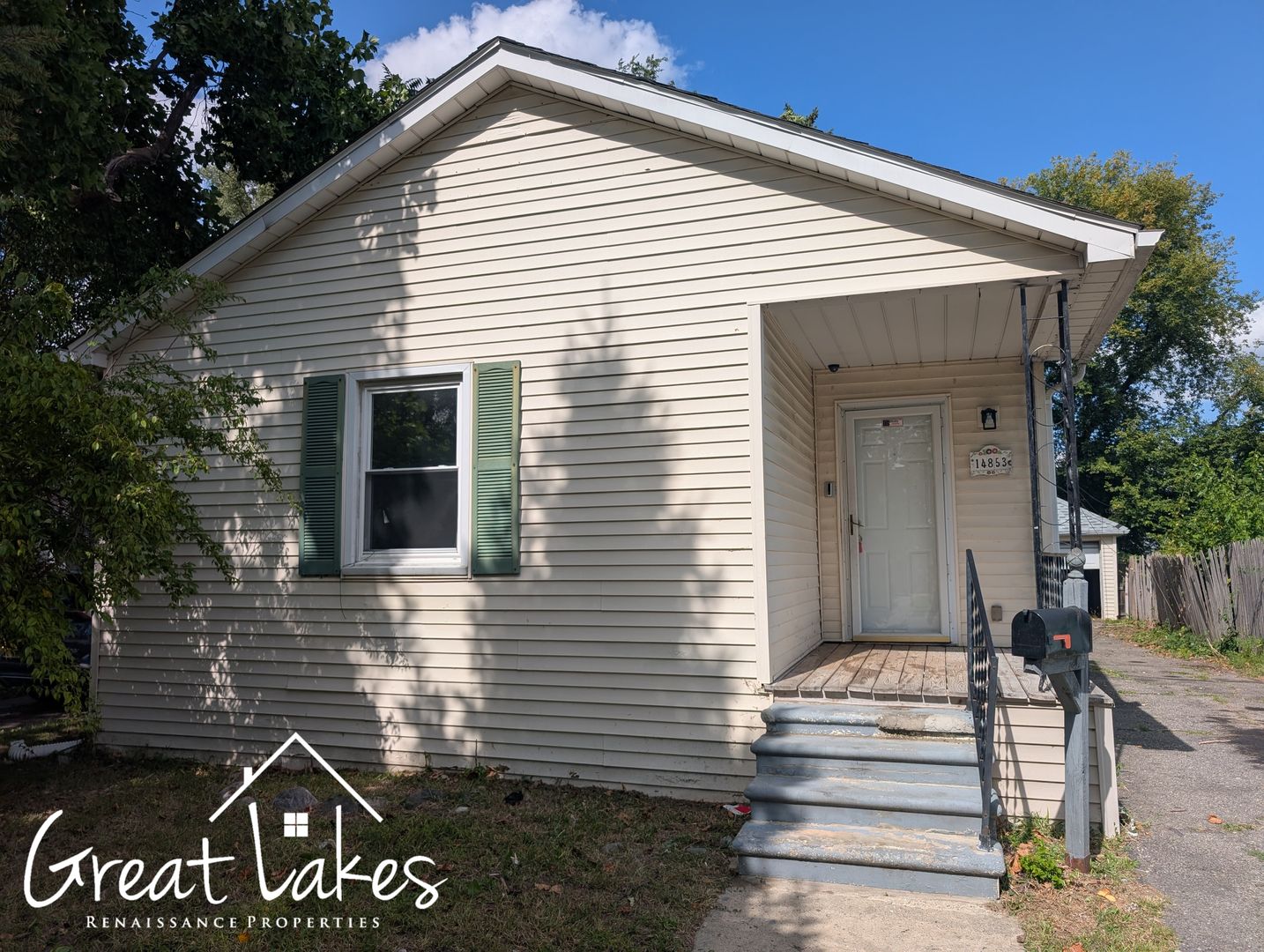 Eastpointe House: 14853 Collinson Ave