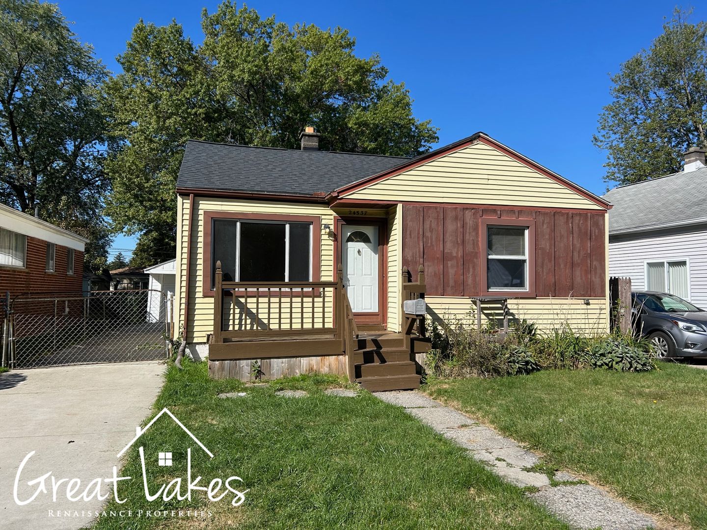 Eastpointe House: 24537 Dale Ave