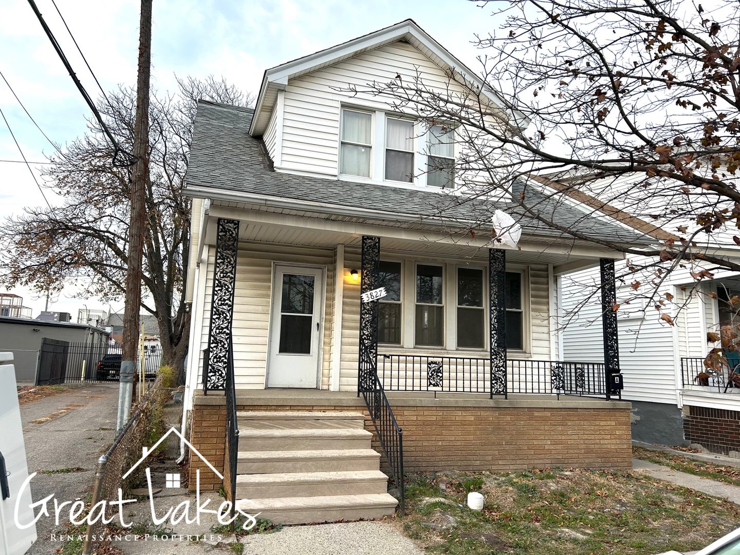 Hamtramck Apartment: 3827 Trowbridge St