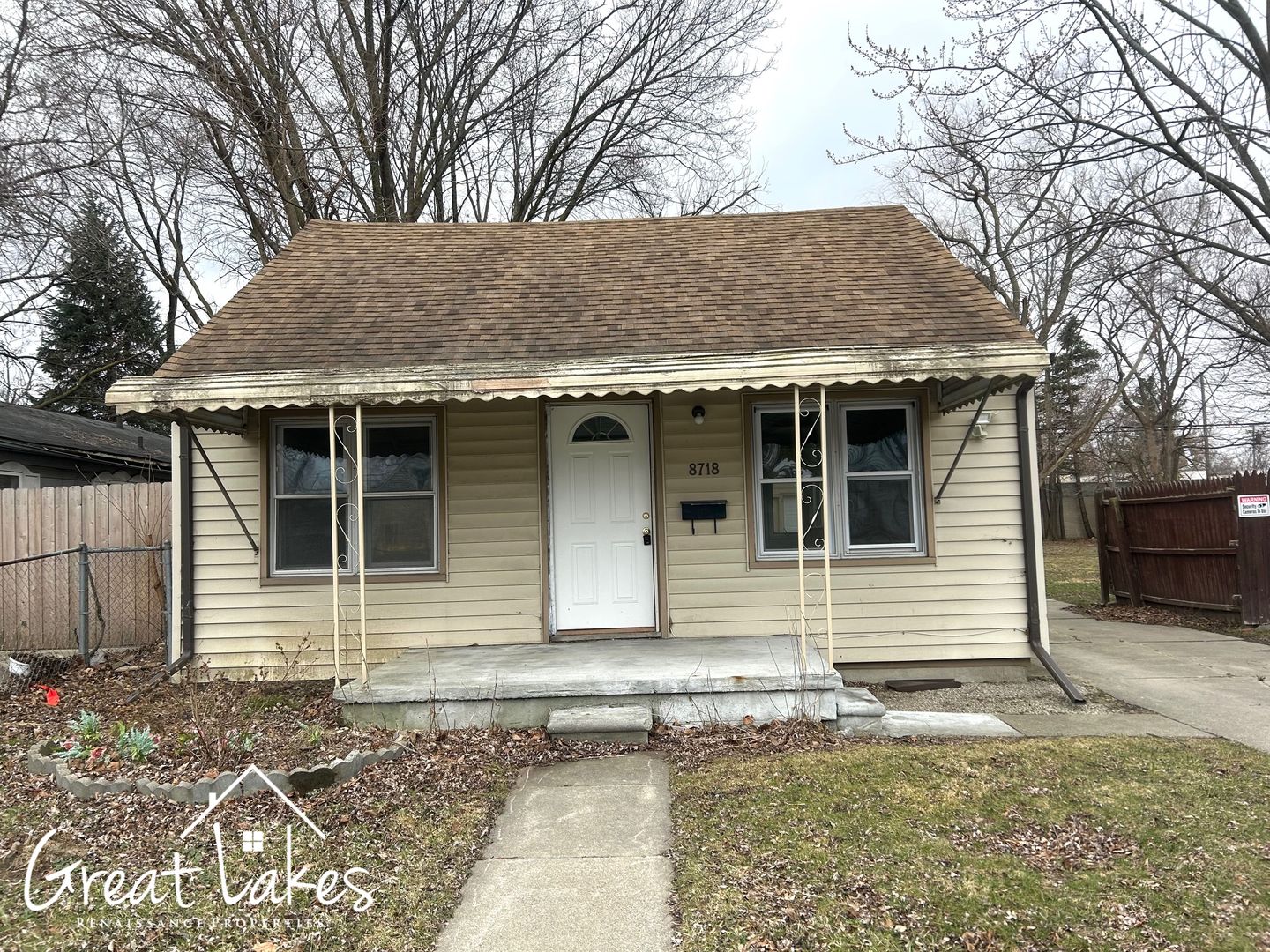 Warren House: 8718 Paige Ave