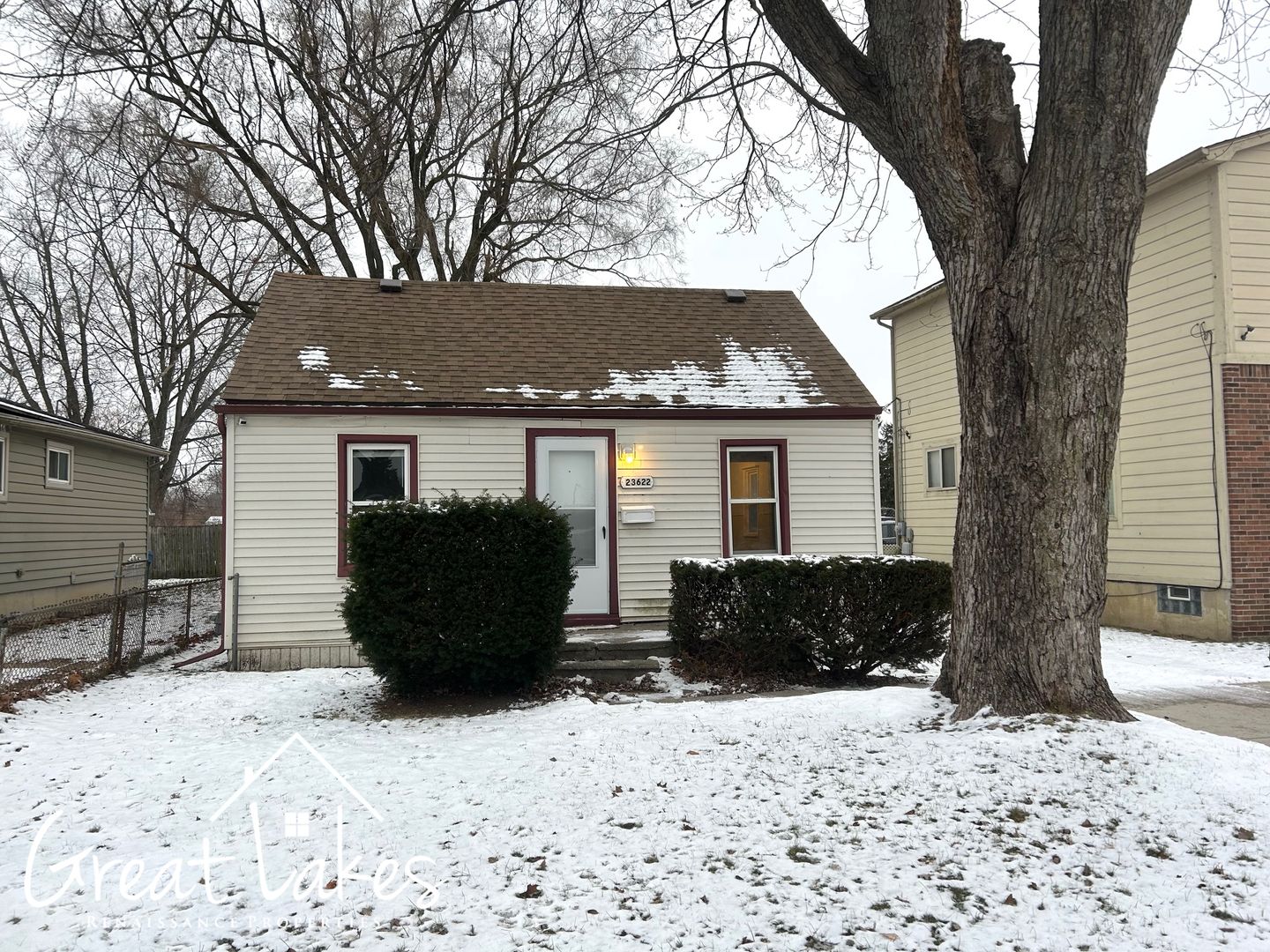 Warren House: 23622 Federal Ave