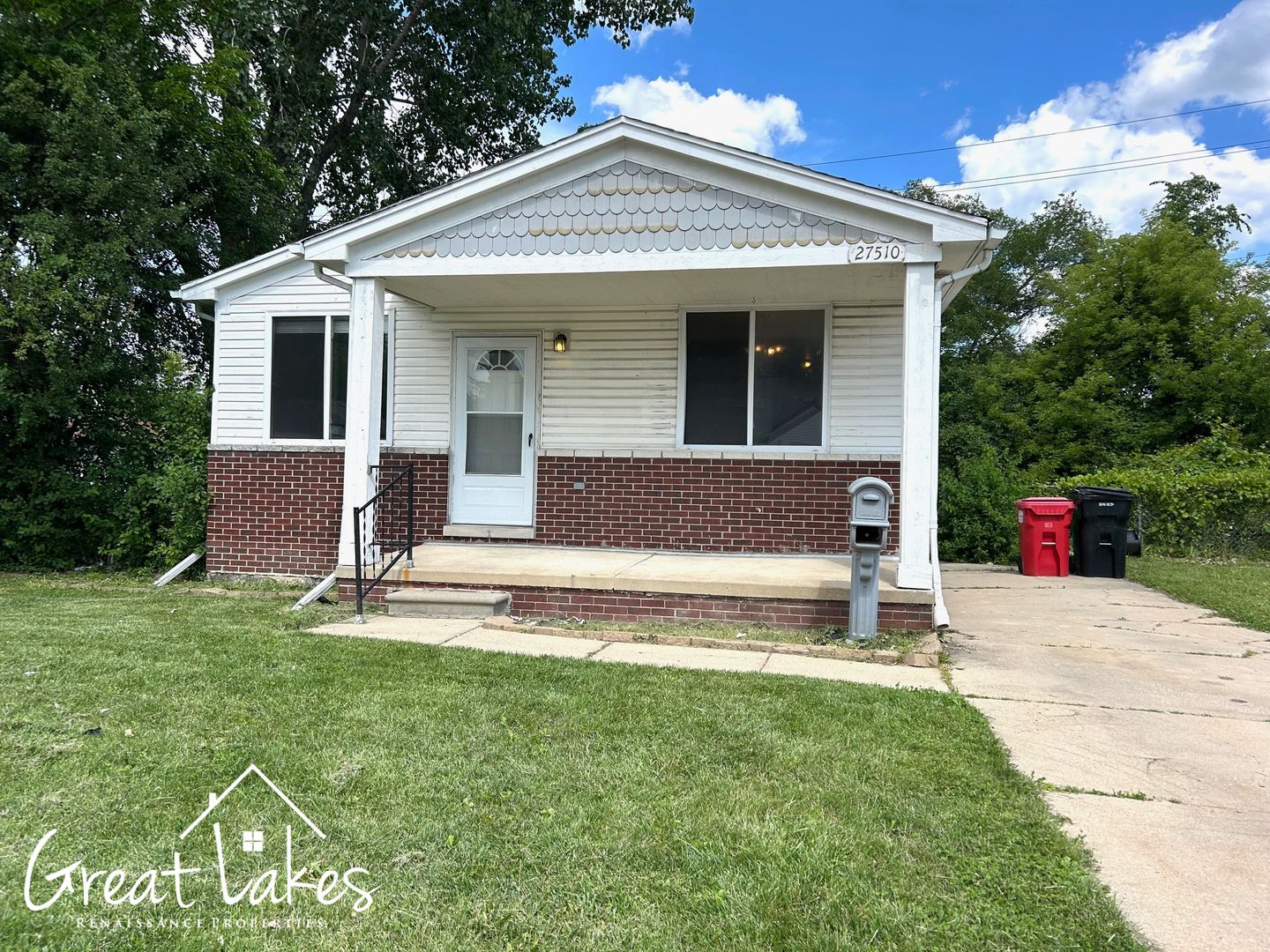 Roseville House: 27510 Garfield St