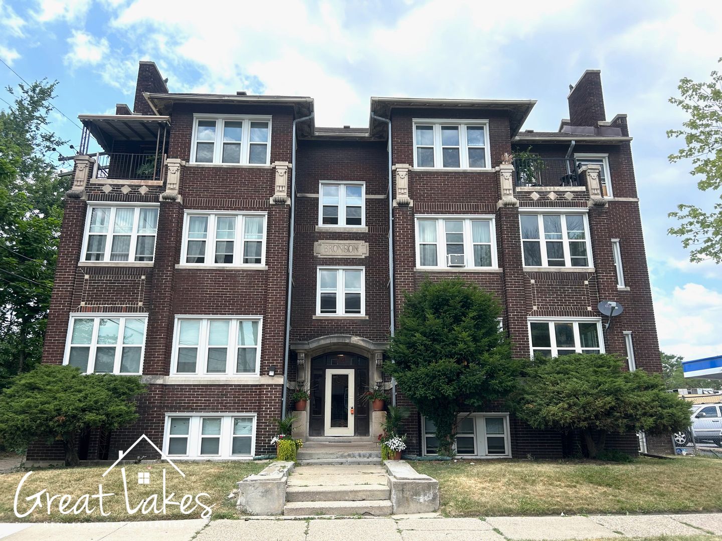 Detroit Apartment: 34 Hazelwood St
