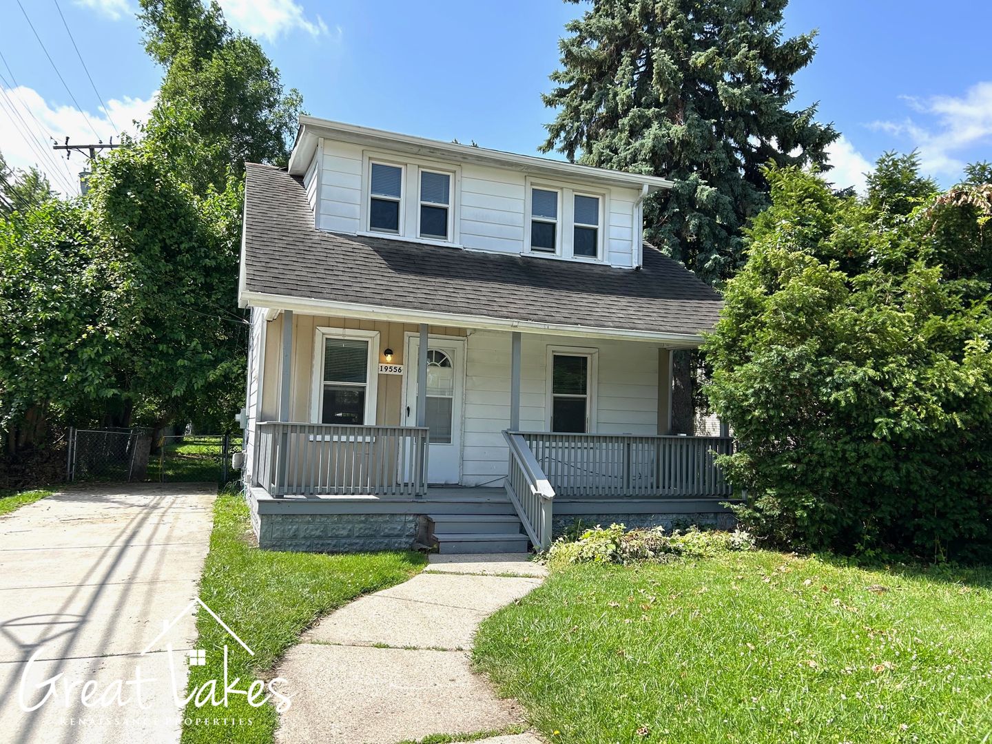 Roseville House: 19556 Mcgill St
