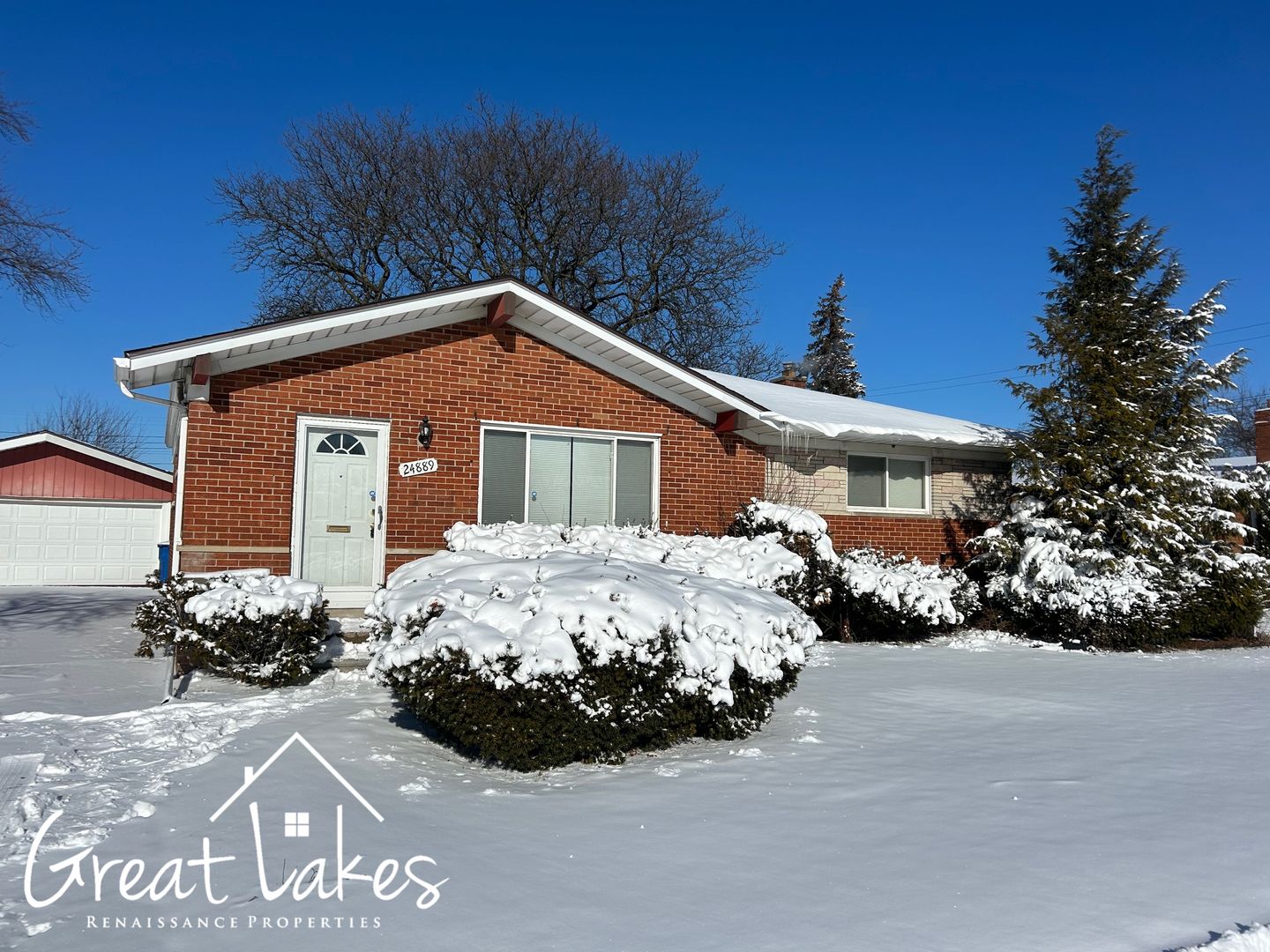 Warren House: 24889 Masch Ave