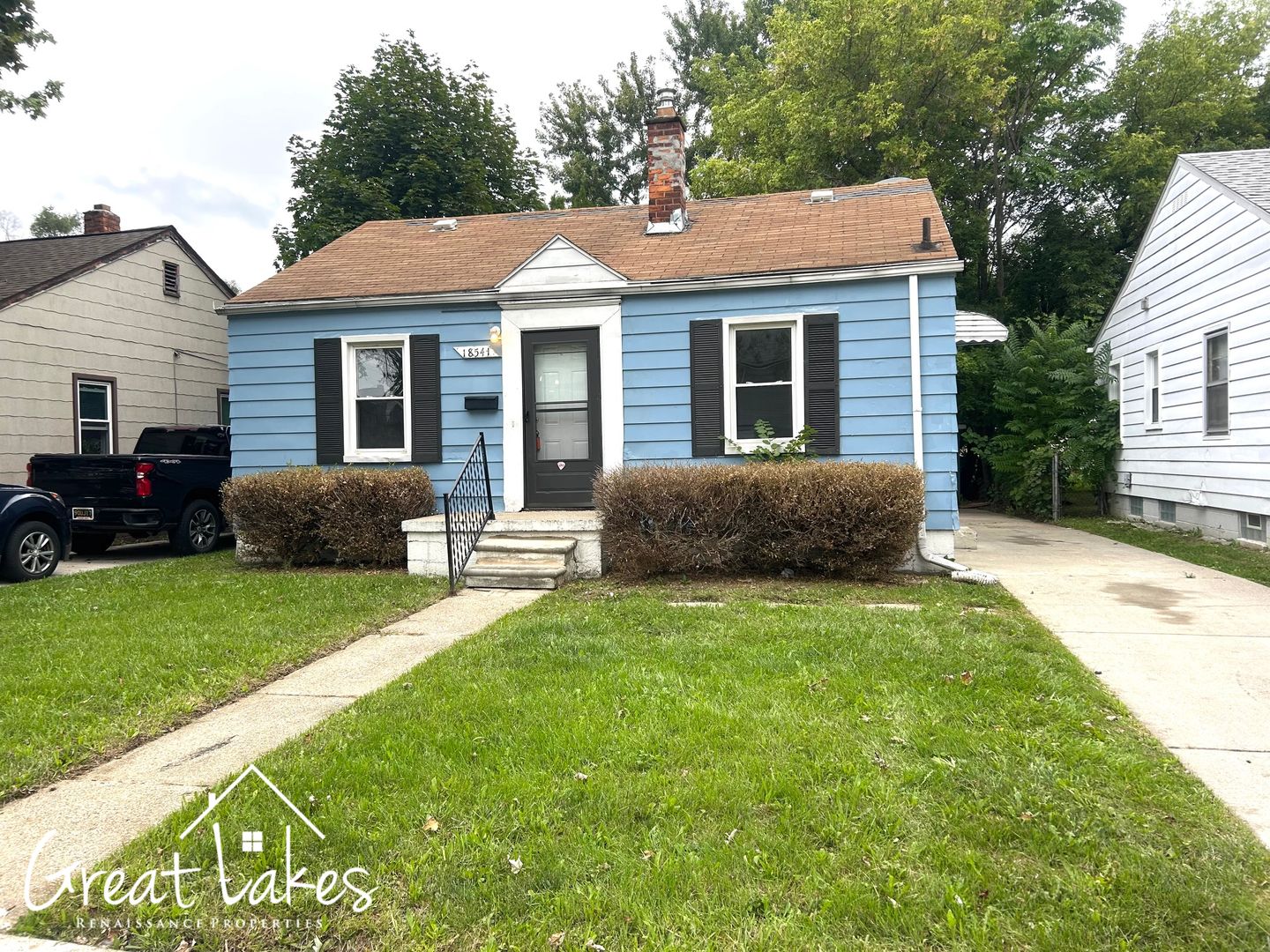 Harper Woods House: 18541 Washtenaw St