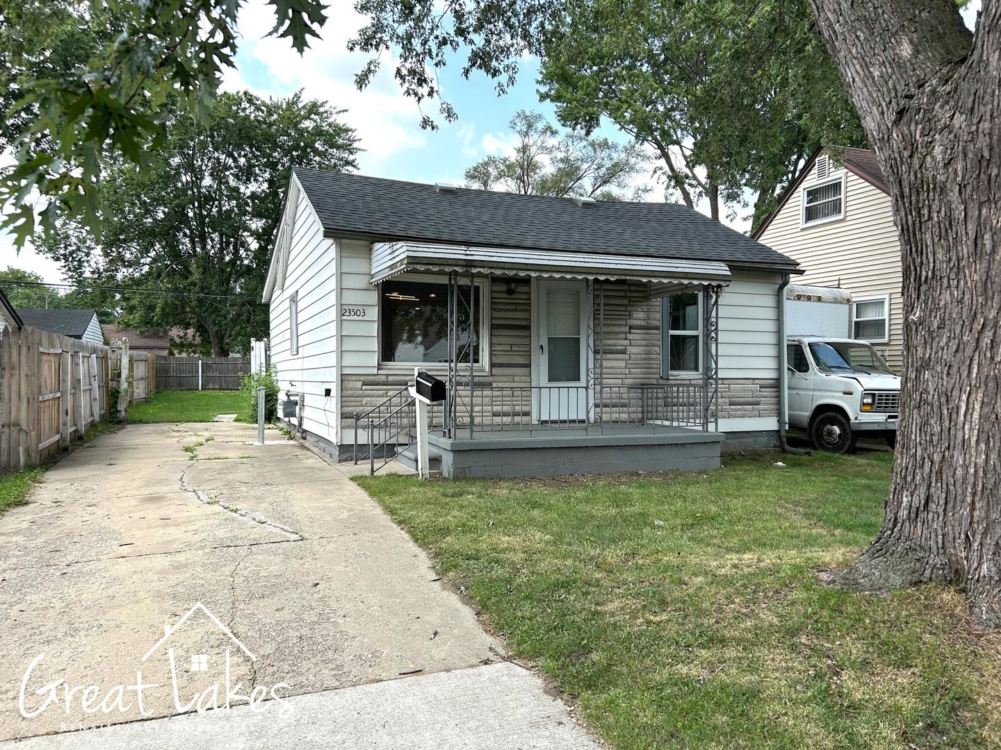 Warren House: 23503 Bolam Ave