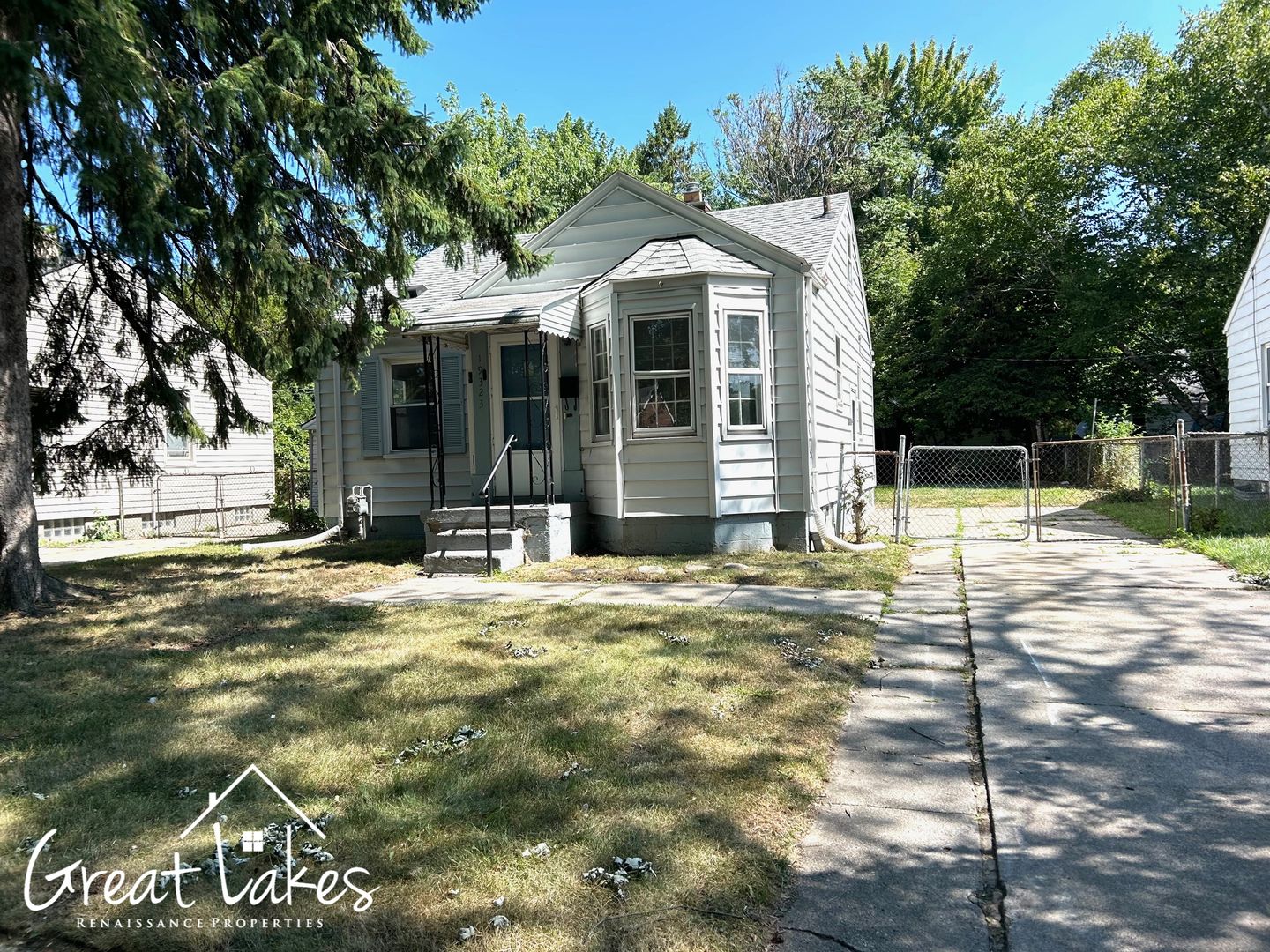 Harper Woods House: 19323 Kenosha St