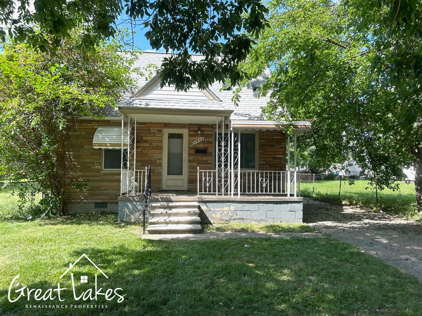 Warren House: 11493 Maxwell Ave