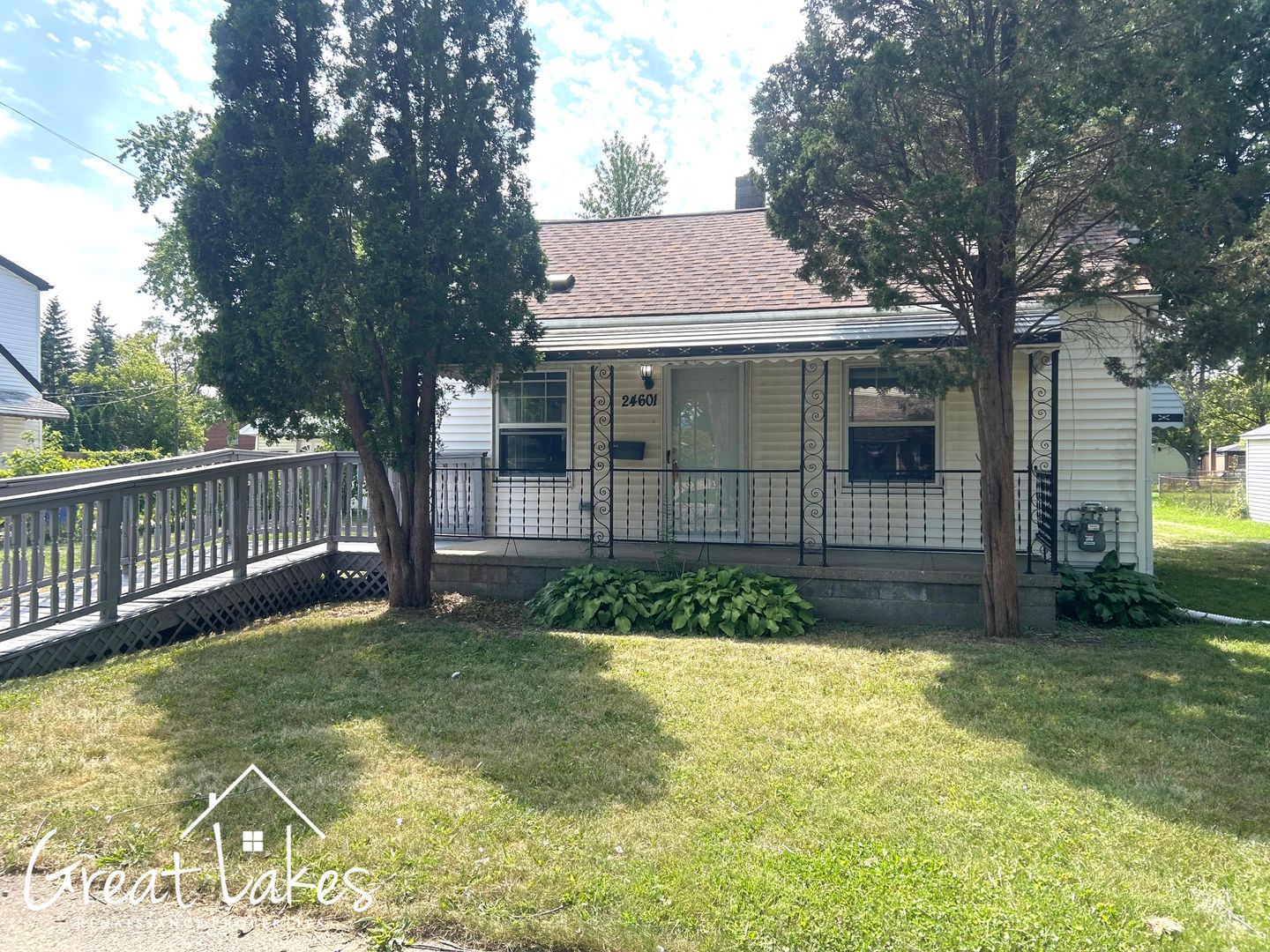 Warren House: 24601 Tallman Ave