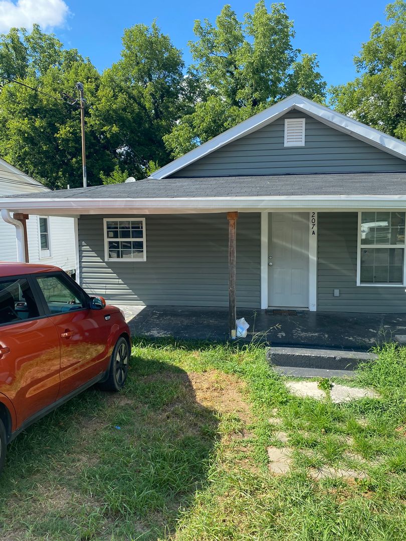 Columbia House: 207 East 16th Street, Unit A