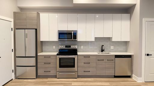 Modern Stylish 2 Bed 2 Bath with In-Unit Laundry – photo 1