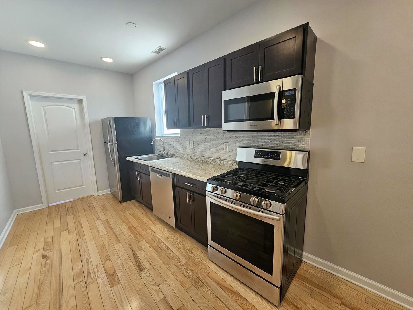 Philadelphia Apartment: 813 N 41st St