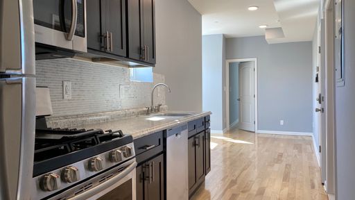 2 Bed 2 Bath with Laundry! – photo 1