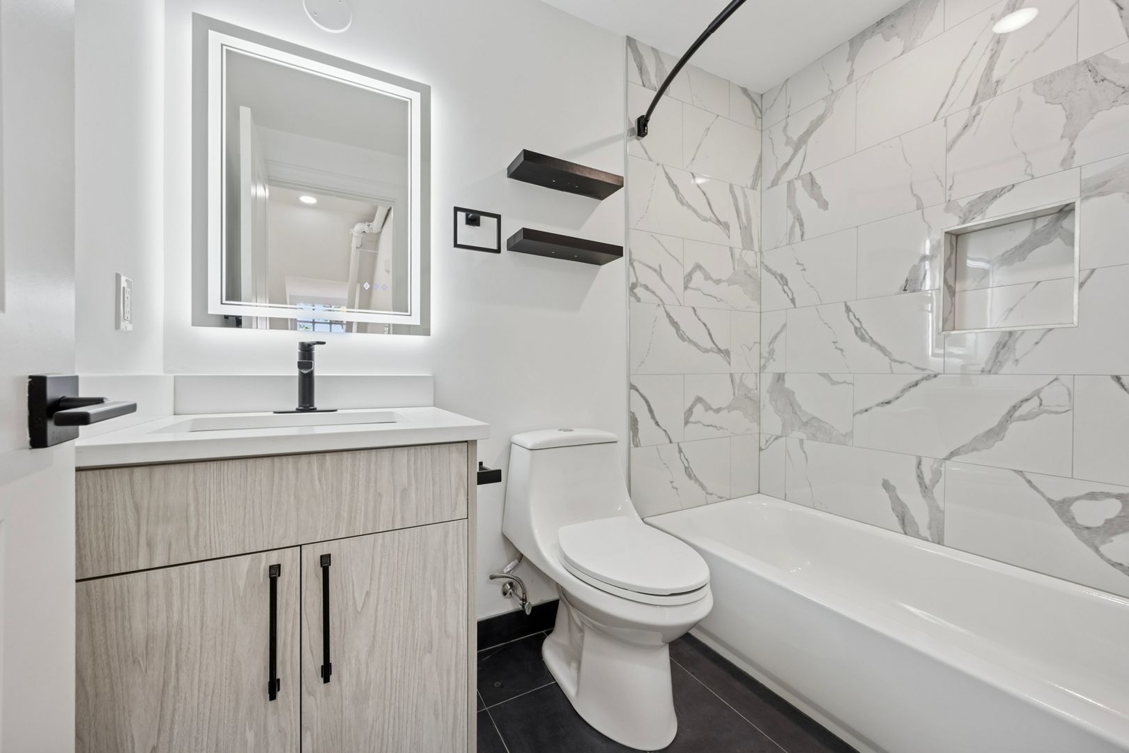 Philadelphia Apartment: 6399 Drexel Rd