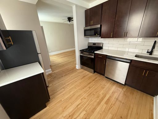 Spacious 2BR w/ Heat Included & In-Unit Laundry – Prime Avondale – photo 1
