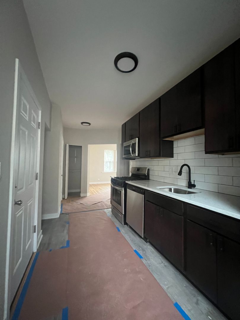 Chicago Apartment: 3501-07 W. Sunnyside