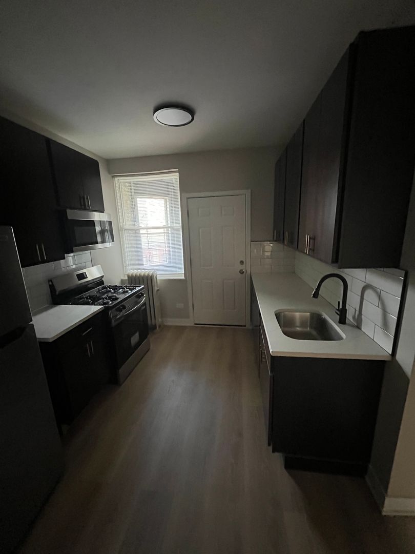 Chicago Apartment: 4022-4028 N. Mozart St.