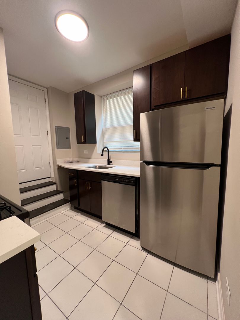 Chicago Apartment: 4035-37½ N. Central Park Ave.