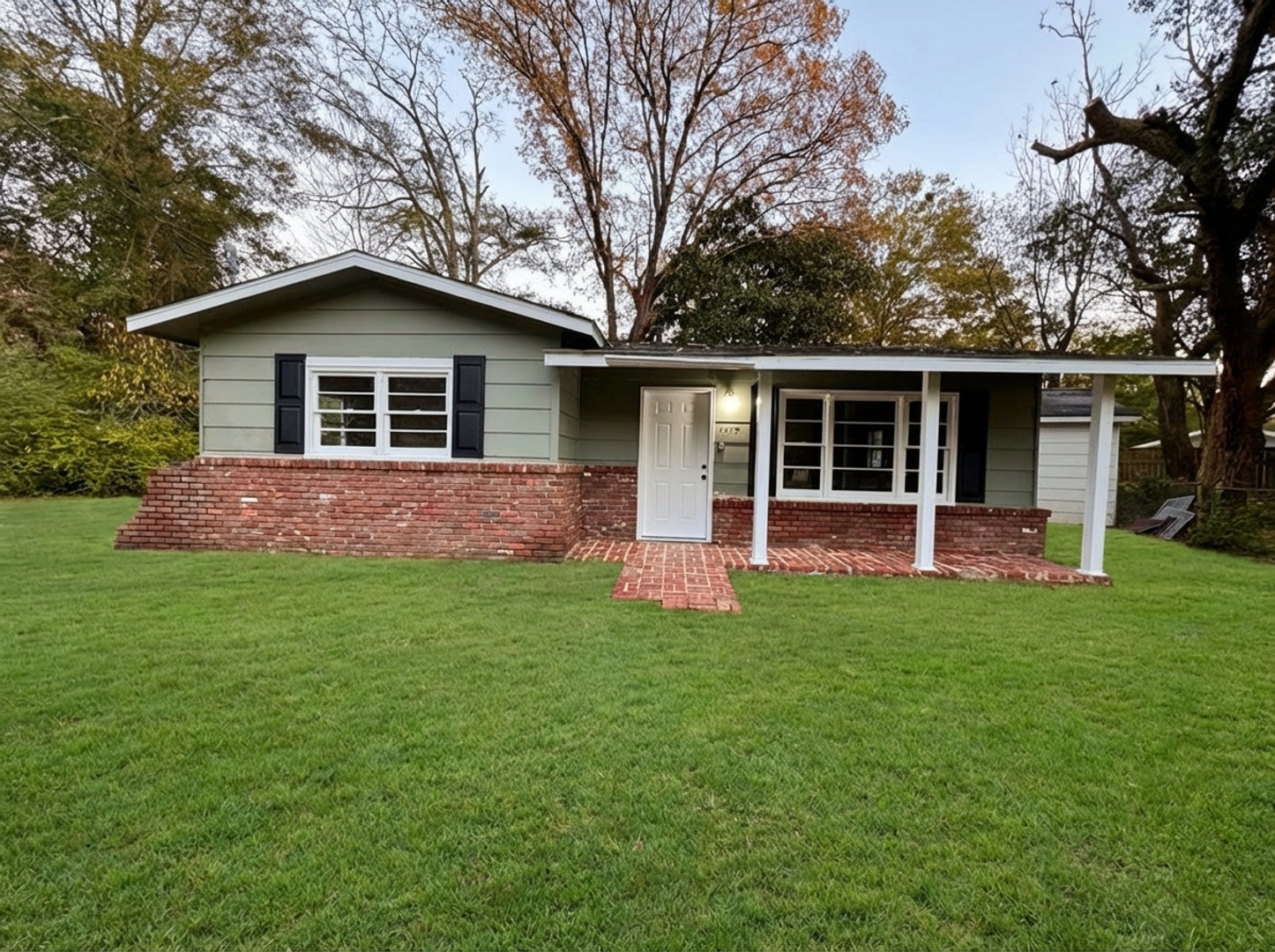 Mobile House: 6805 Stinson Ct