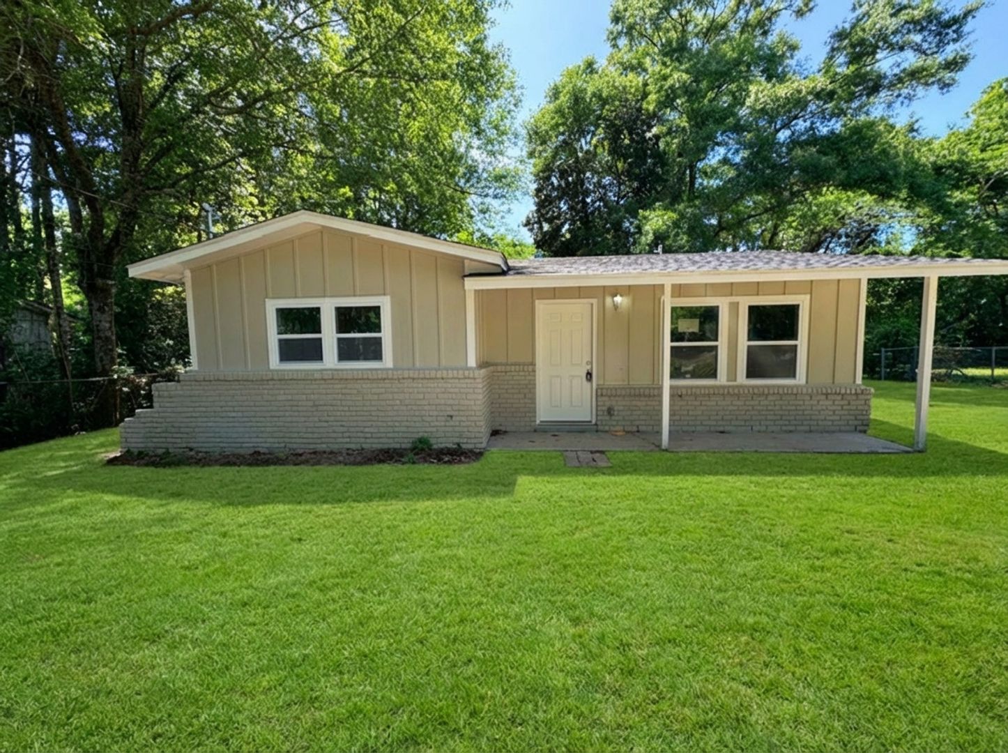 Mobile House: 1255 Amelia Ave