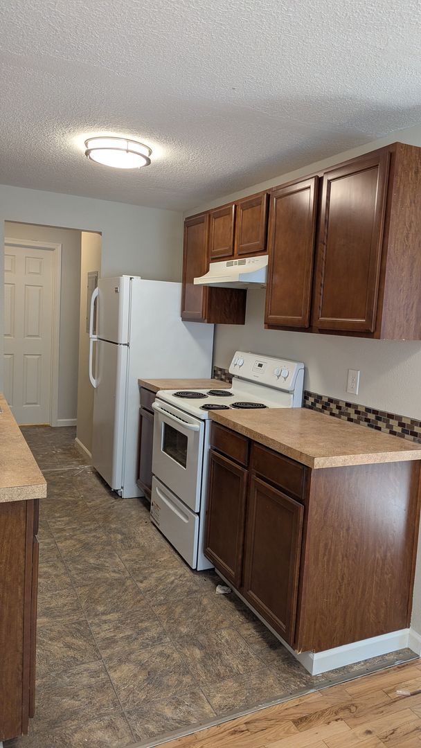 Vancouver Apartment: 208 SE 98th Avenue