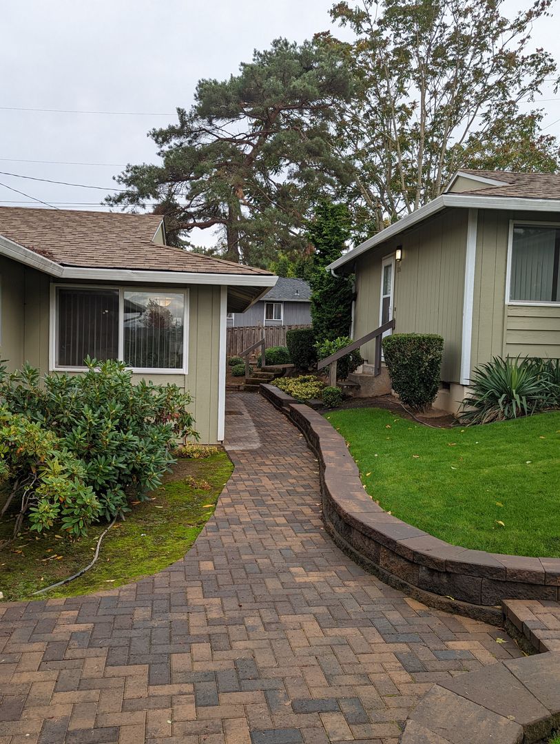 Vancouver Apartment: 1108/1110 W. 36th Street