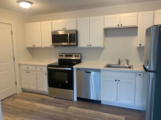 1BD on Upper Main St.