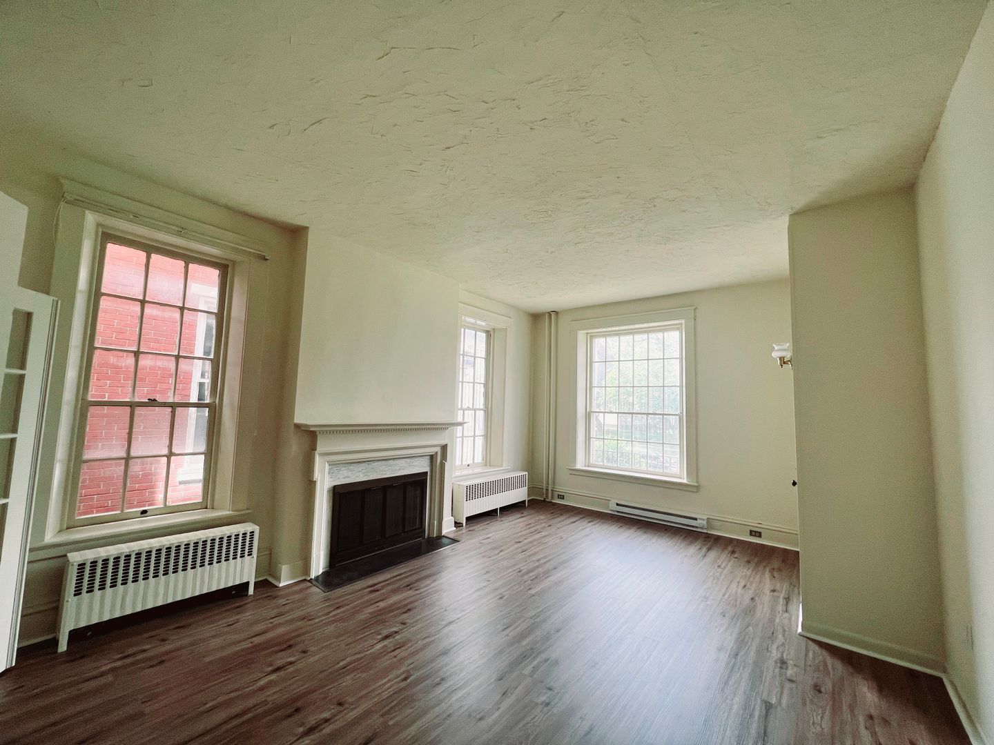 Palmyra Apartment: 212 E Main St