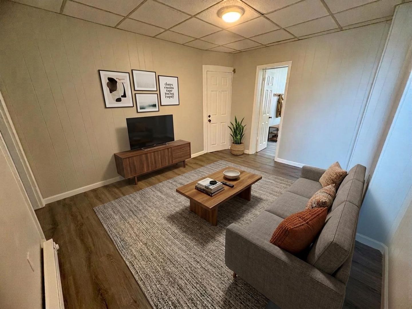 York Apartment: 627 N Hartley Street