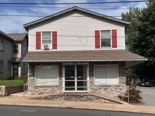 Commercial Store Front in Elizabethtown!
