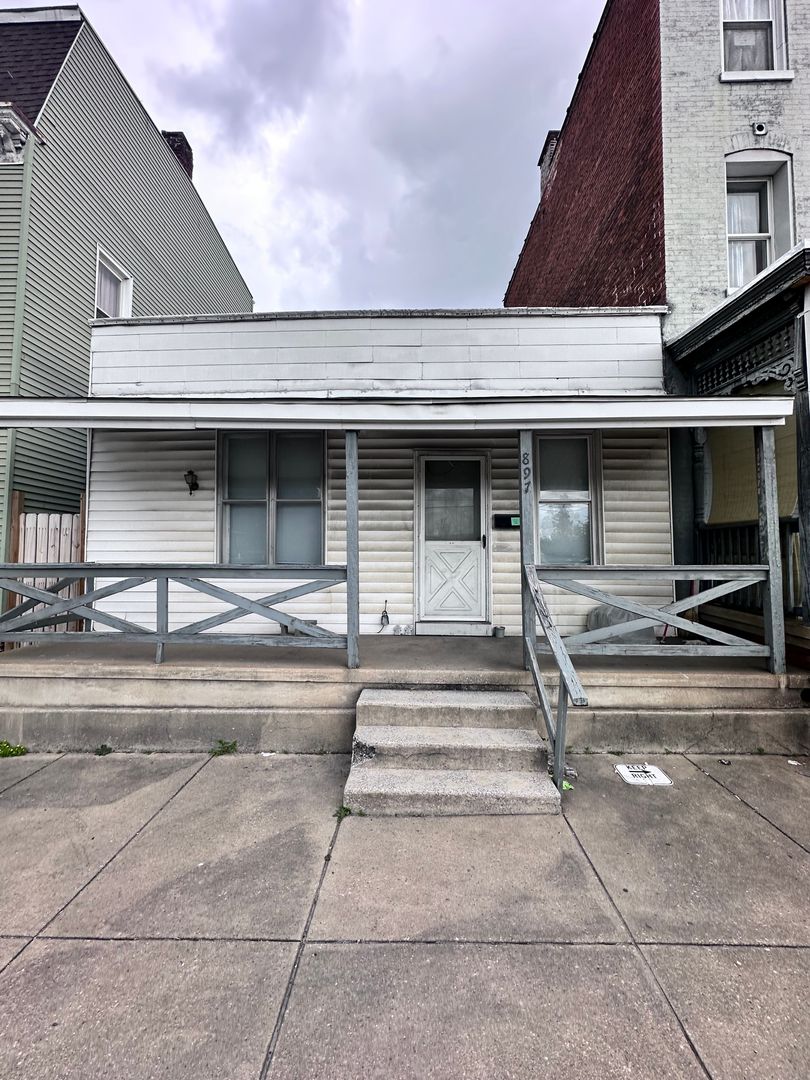 York House: 897 East Prospect Street