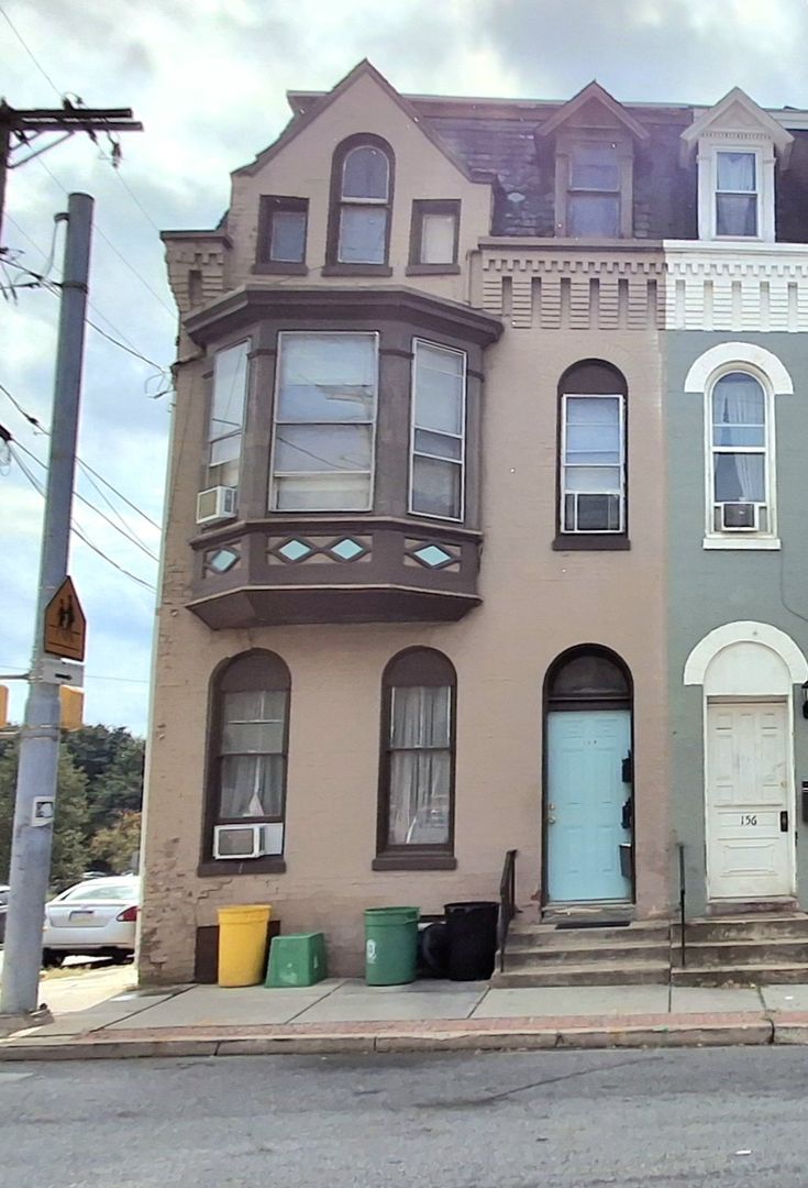 York Apartment: 158 S Pershing Ave