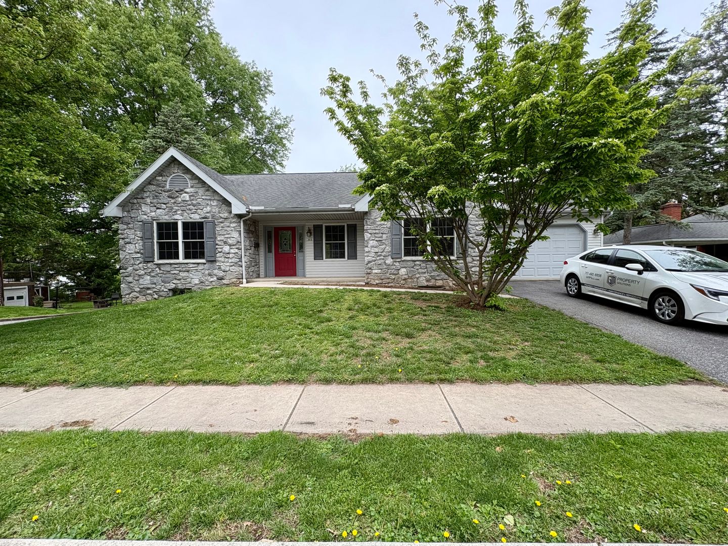 Elizabethtown House: 303 E Orange St