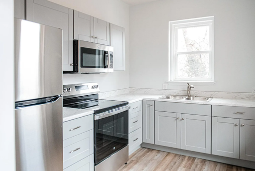 4 Bedroom 1 Bathroom Rowhome in Lancaster! – photo 1