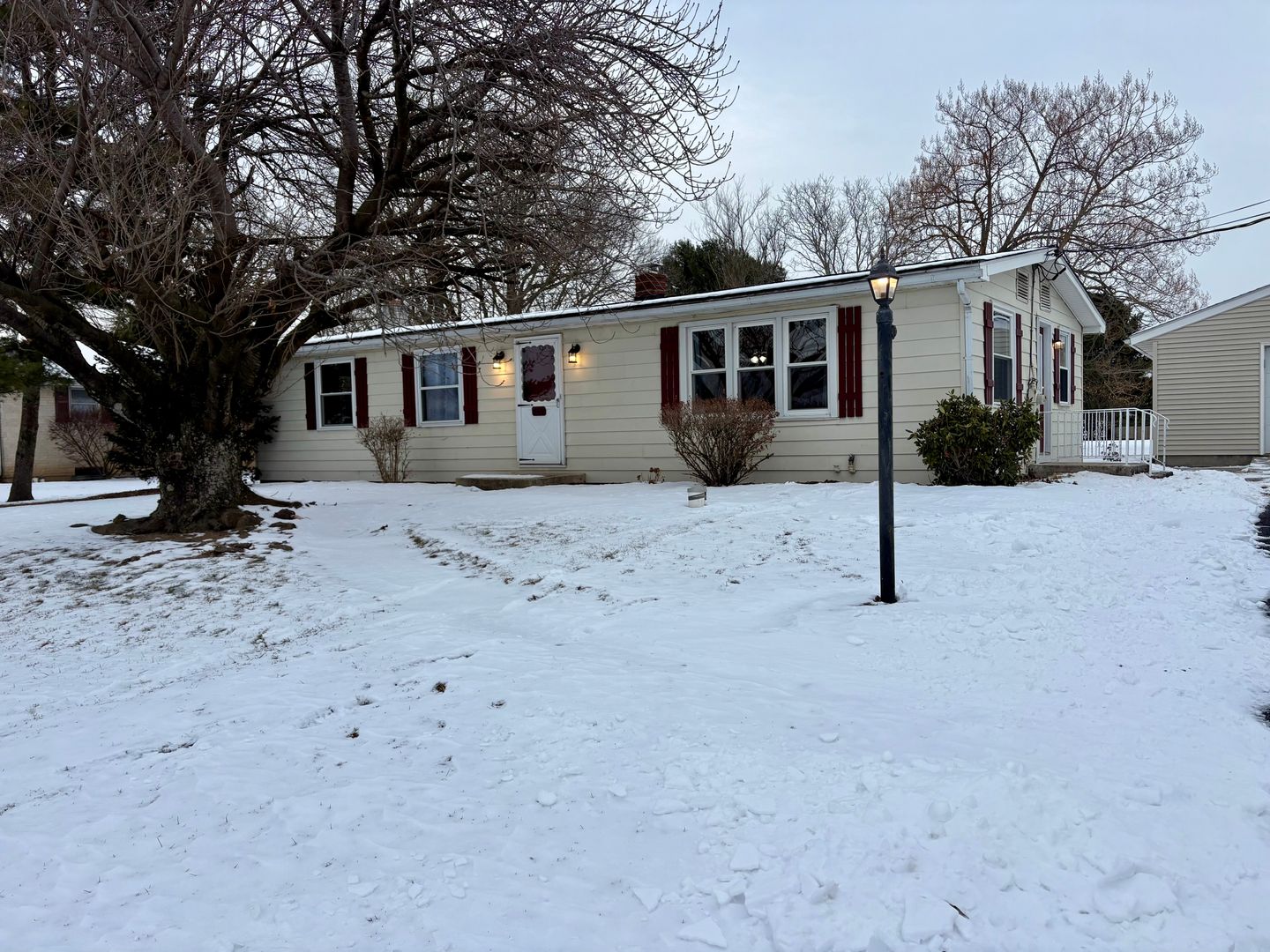 Lebanon House: 469 S Center St