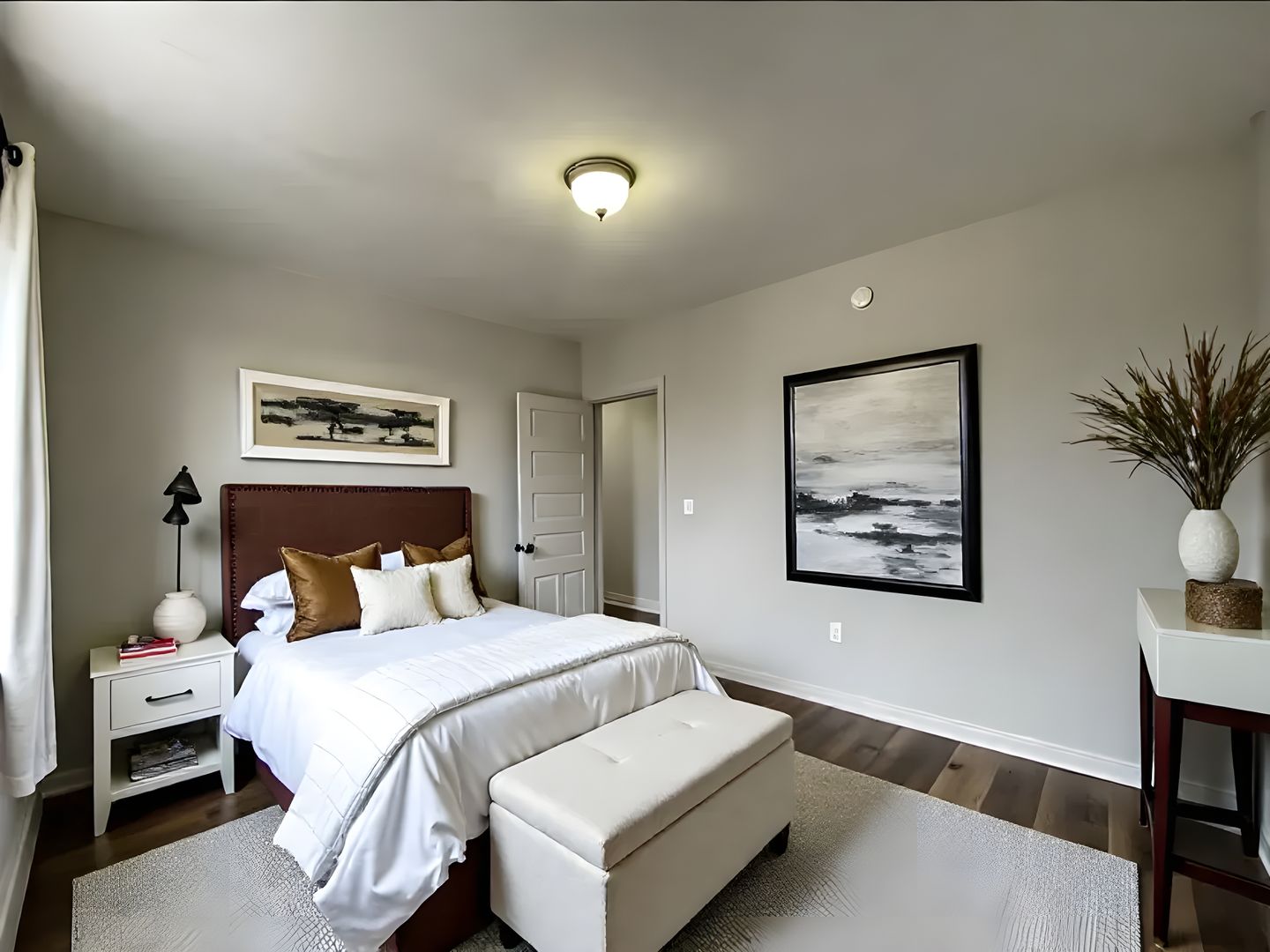 York Apartment: 201 E Cottage PL