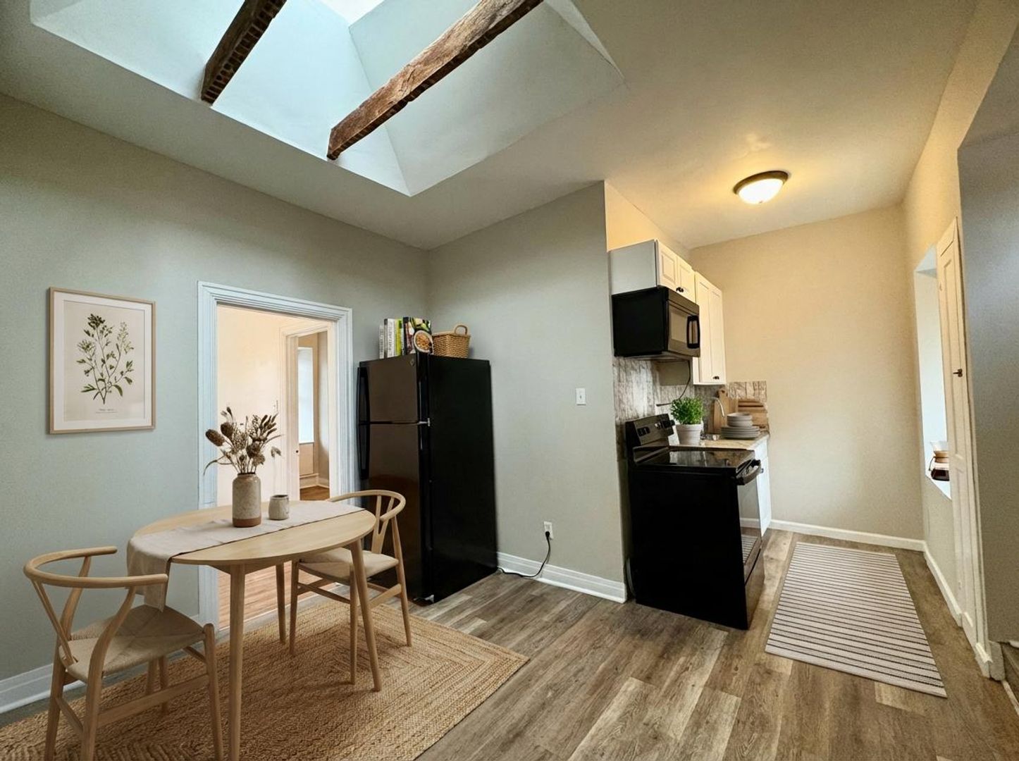 Lebanon Apartment: 222 S 8th St