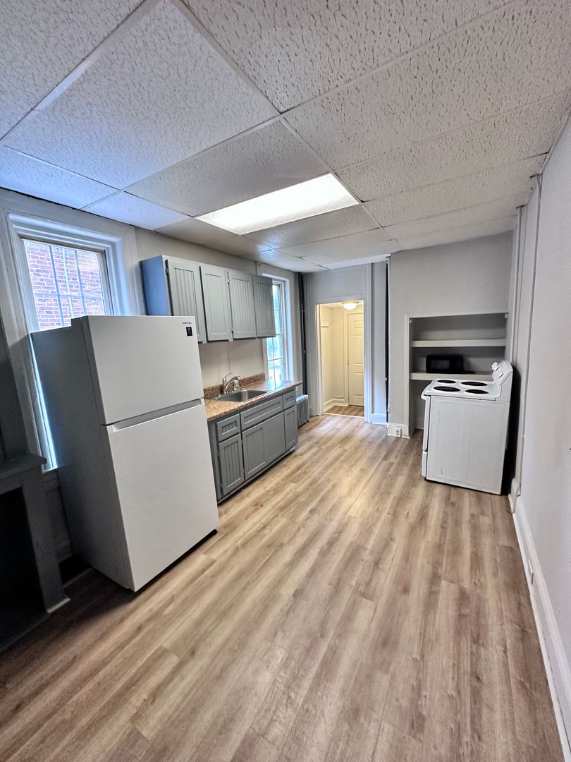 York Apartment: 221 S Pine Street