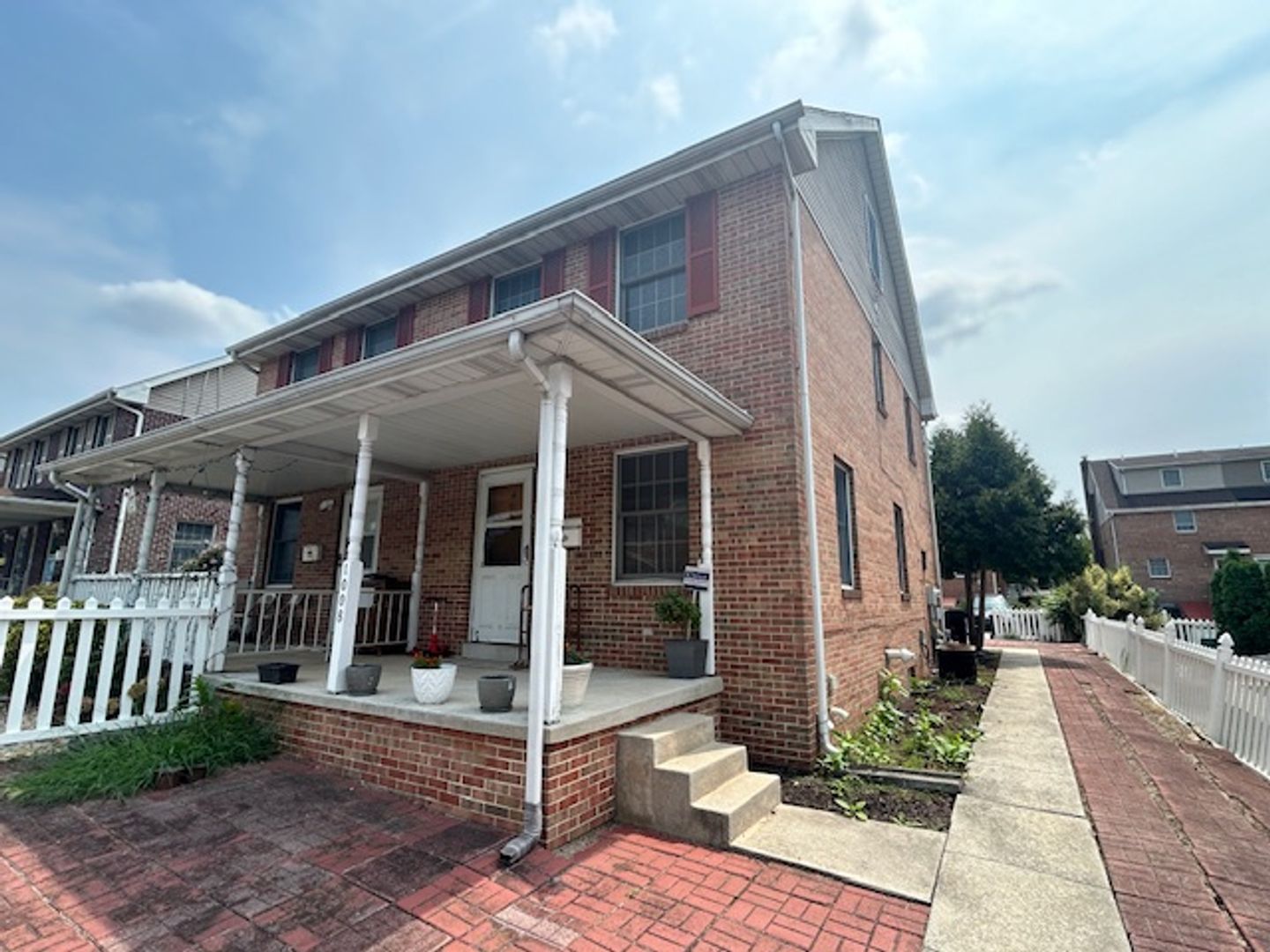 Lancaster House: 1008 Ayres Court