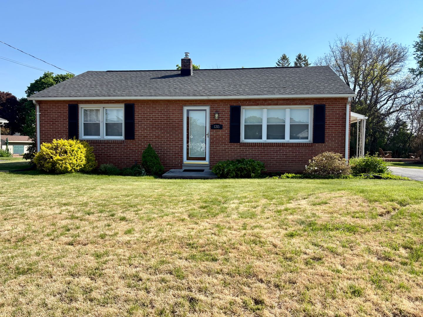 Hershey House: 135 Peach Ave
