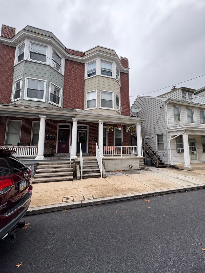 Lebanon Apartment: 337 Chestnut St