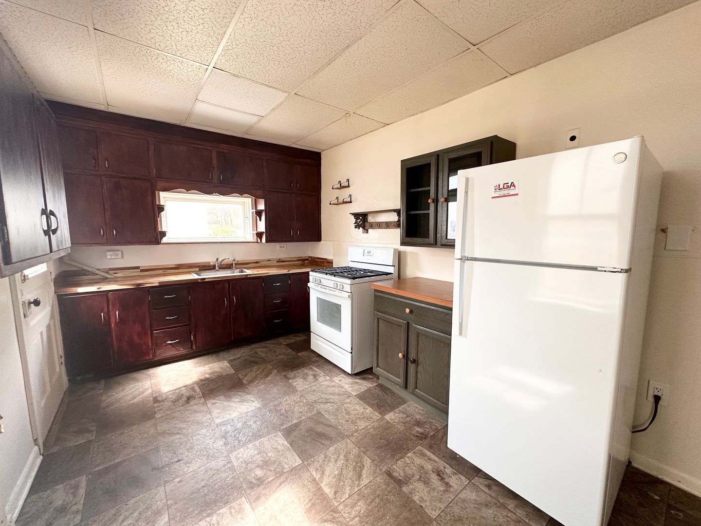 York House: 925 W College Ave