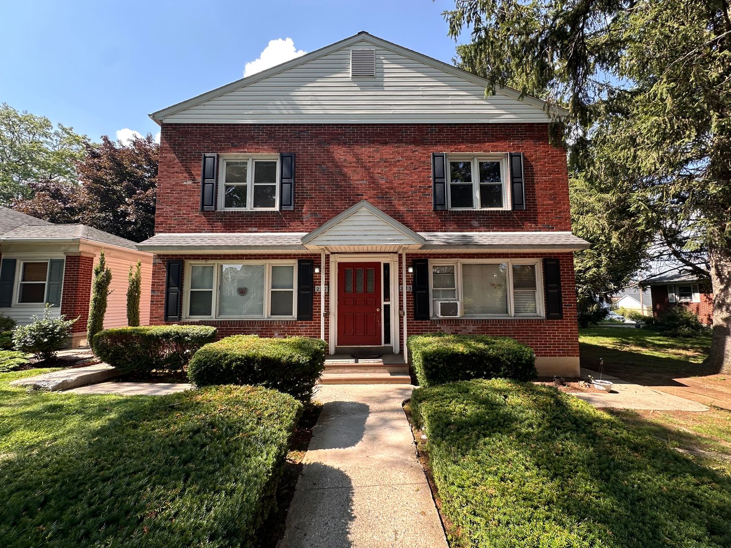 Hershey Apartment: 225-227 W Areba Ave