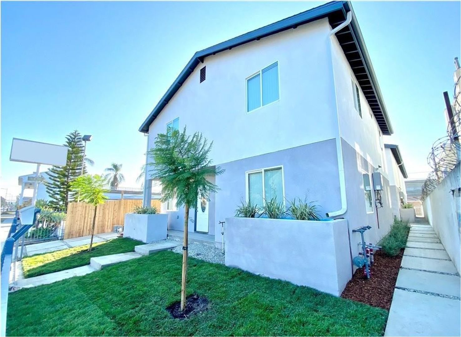 LOS ANGELES Apartment: 10617 S BROADWAY AVE