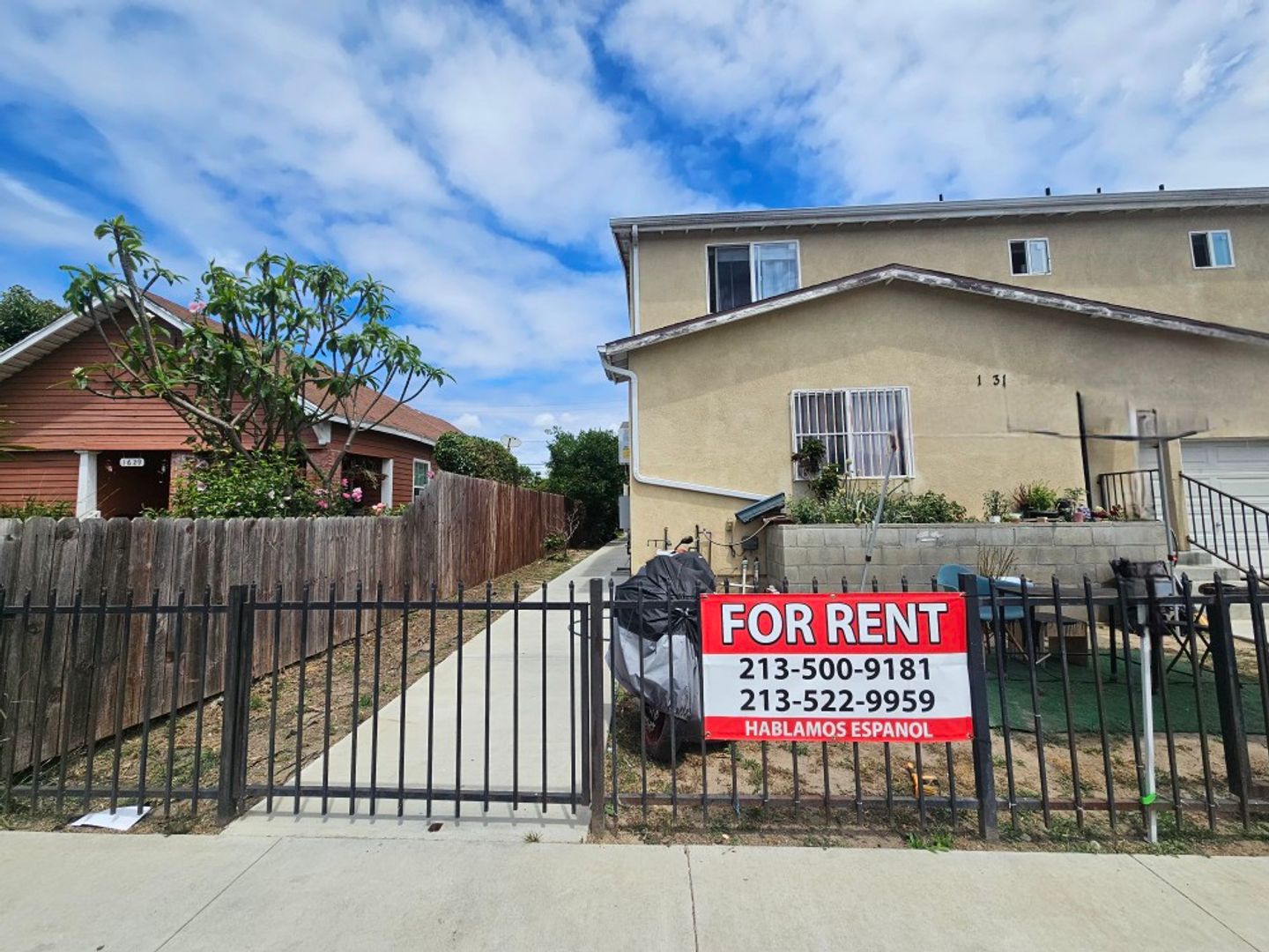 Los Angeles Apartment: 1631 E 85th St