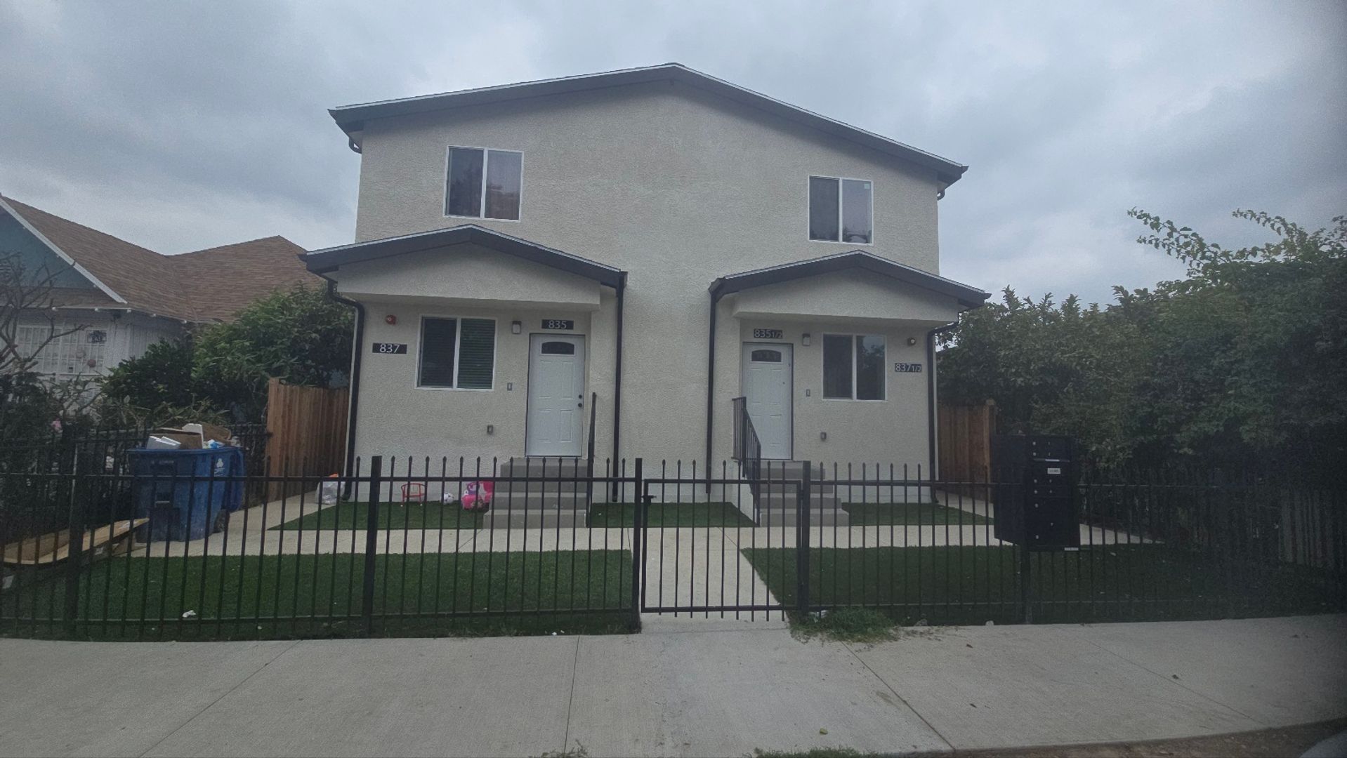 Los Angeles Apartment: 835 E 33rd st